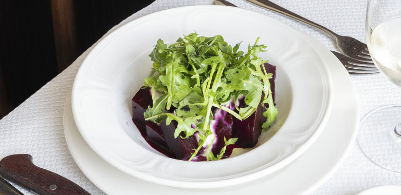 France-Soir's salad de betterave with roquette