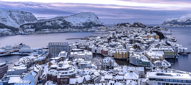 Travel with Hurtigruten