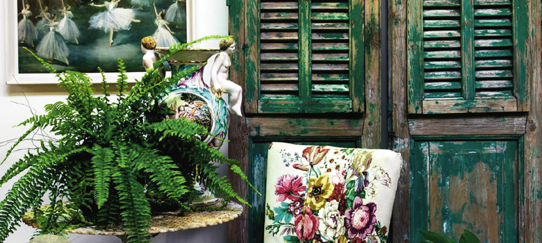 Chair and table in Dirty Janes