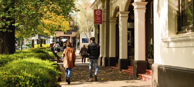 The rural centre of Healesville enchants in autumn (Credit: Visit Victoria).