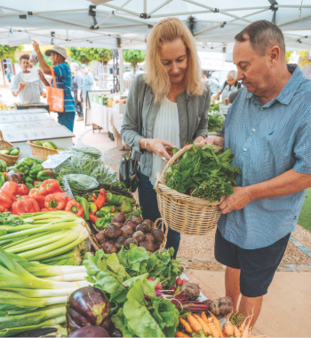 People shopping at the regular Stanthorpe Farmers Markets in the Granite Belt